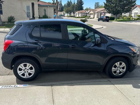 Used 2018 Chevrolet Trax LS image 4