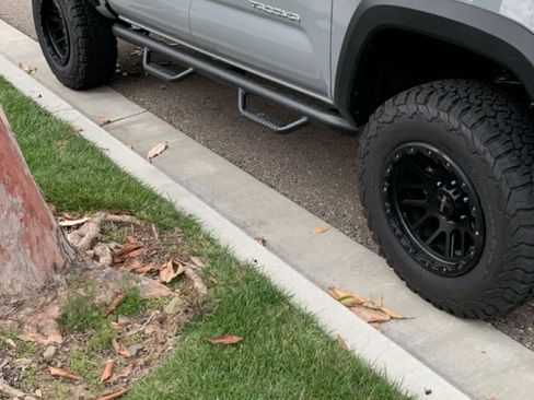 Used 2020 Toyota Tacoma TRD Off-Road w/ Technology Package image 4