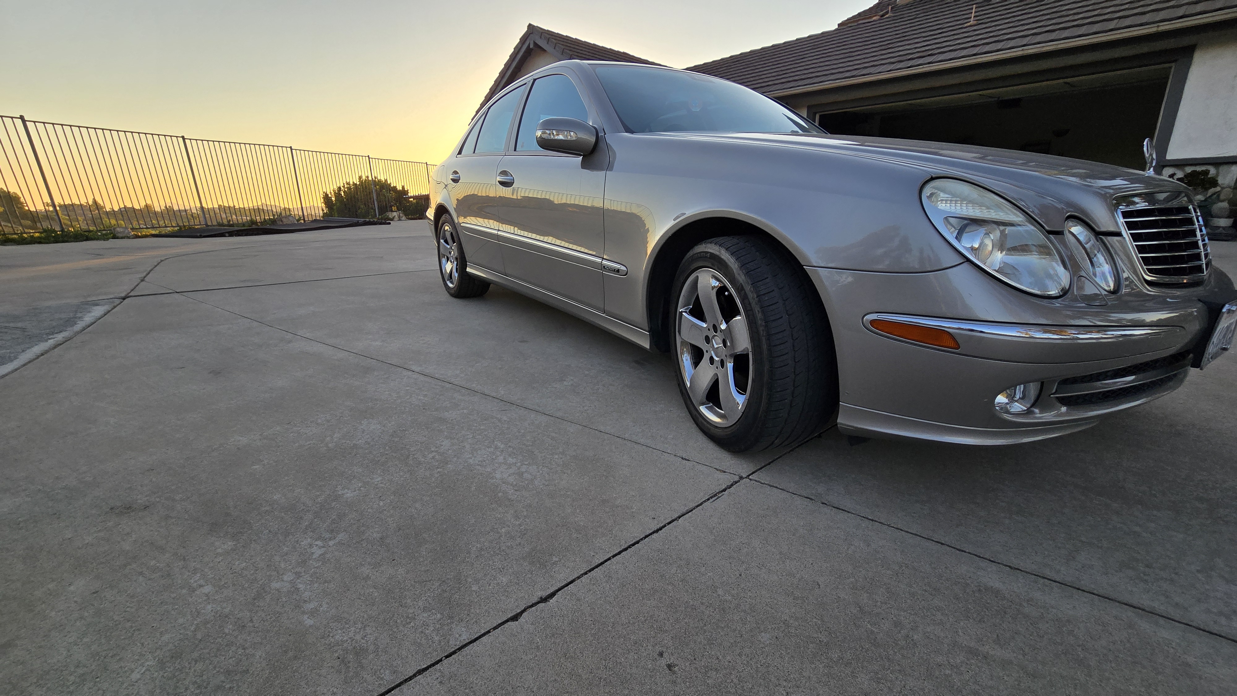 Used 2004 Mercedes-Benz E 500 Sedan image 5