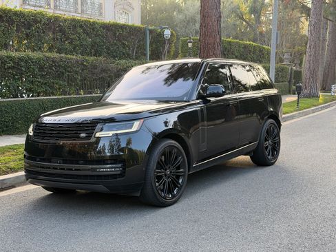 Used 2023 Land Rover Range Rover SE image 2