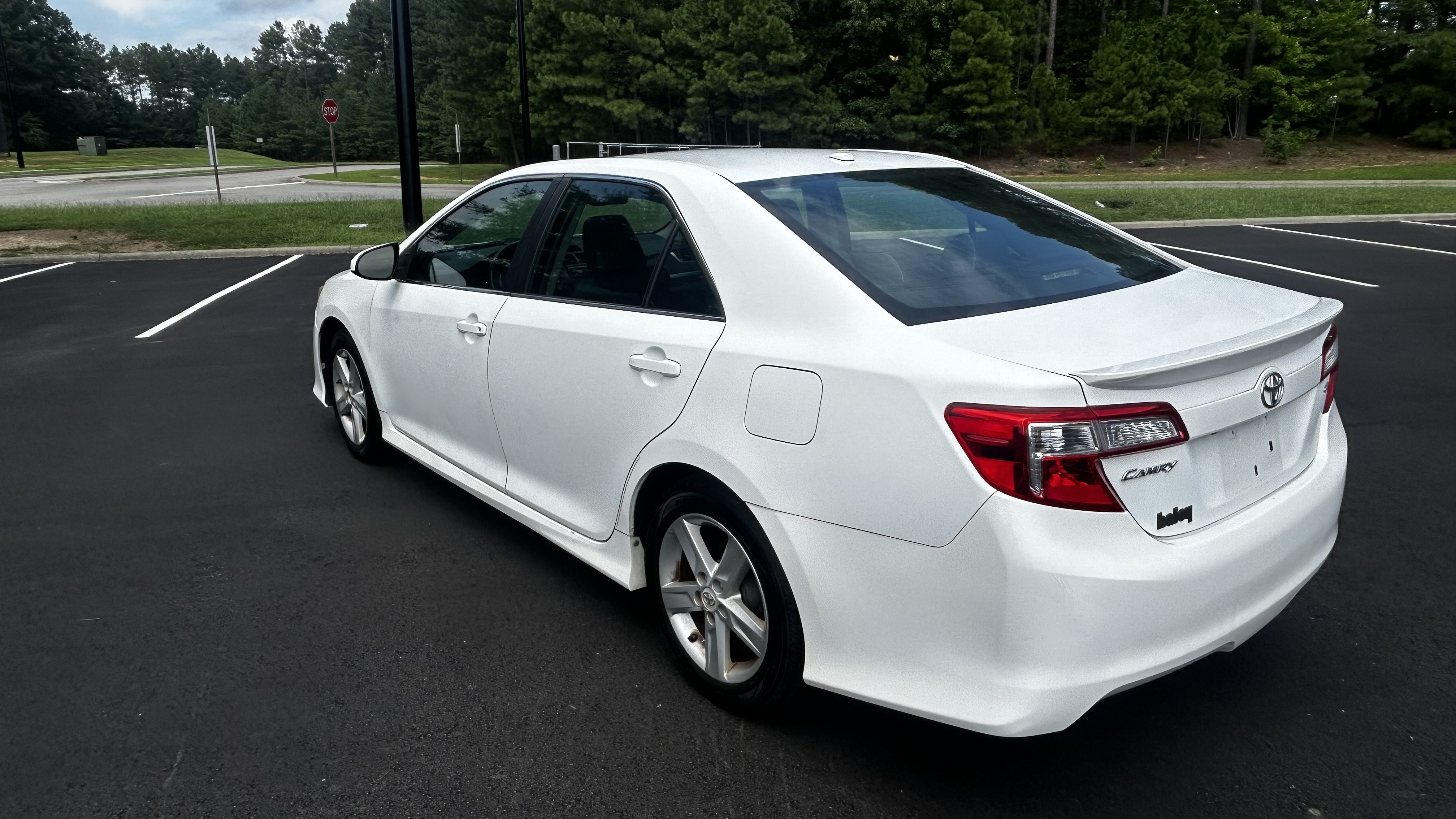 Used 2012 Toyota Camry SE w/ Leather Pkg FWD image 6