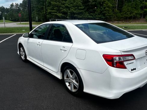 Used 2012 Toyota Camry SE w/ Leather Pkg FWD image 6