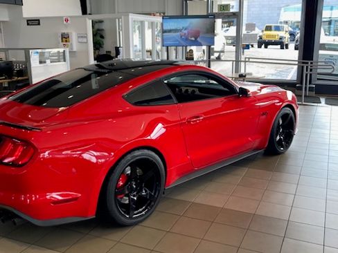 Used 2020 Ford Mustang GT Premium w/ Black Accent Package RWD image 4