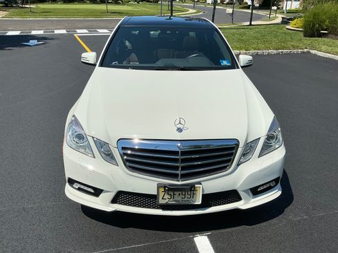 Used 2011 Mercedes-Benz E 550 4MATIC Sedan image 2