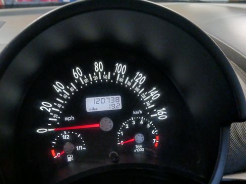 Used 2002 Volkswagen Beetle S image 9