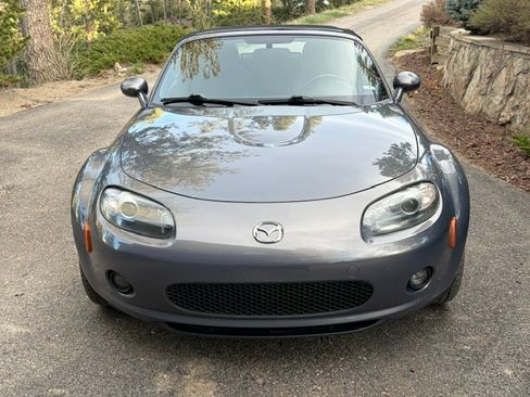 Used 2006 MAZDA MX-5 Miata Grand Touring w/ Premium Pkg RWD image 2