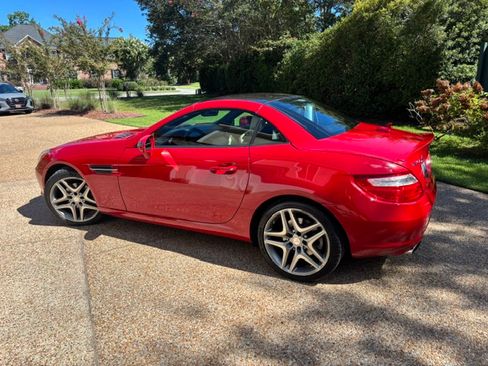 Used 2014 Mercedes-Benz SLK 250 image 4