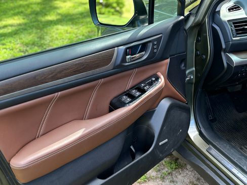 Used 2017 Subaru Outback 2.5i Touring AWD/4WD image 12