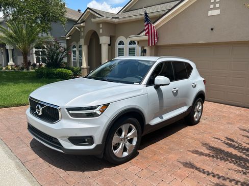 Used 2020 Volvo XC40 T5 Momentum AWD/4WD image 1