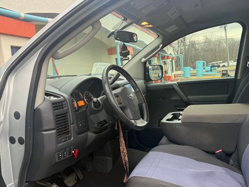 Used 2009 Nissan Titan SE w/ SE Drivers Convenience Pkg image 5