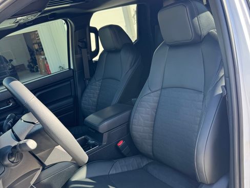 Used 2025 Toyota Tacoma TRD Off-Road w/ TRD Off Road Premium Package image 10