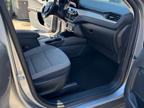 Used 2021 Ford Escape SE image 12