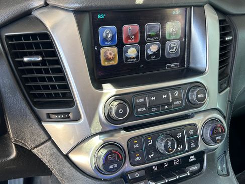 Used 2018 Chevrolet Suburban LT RWD image 5