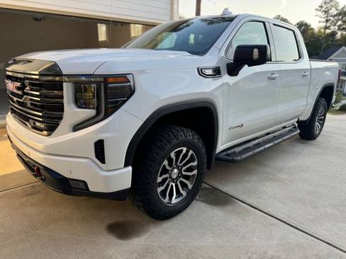 Used 2023 GMC Sierra 1500 AT4 w/ AT4 Premium Package AWD/4WD image 6