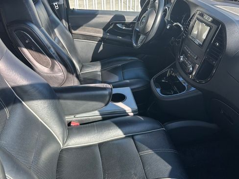 Used 2018 Mercedes-Benz Metris Passenger image 8