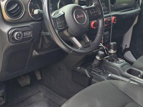 Used 2021 Jeep Gladiator Sport image 11