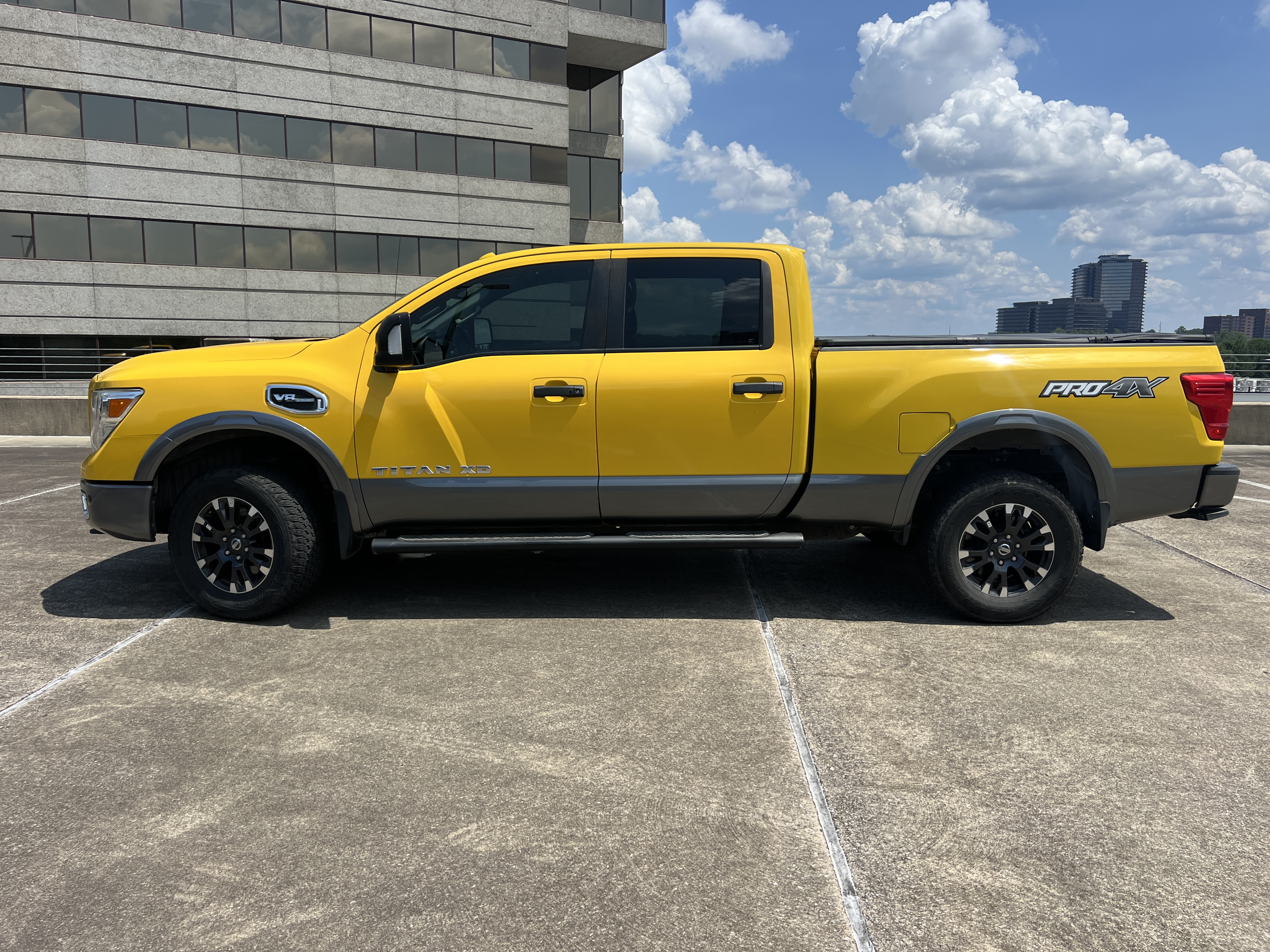 Used 2018 Nissan Titan PRO-4X w/ Pro-4x Convenience Package AWD/4WD image 6