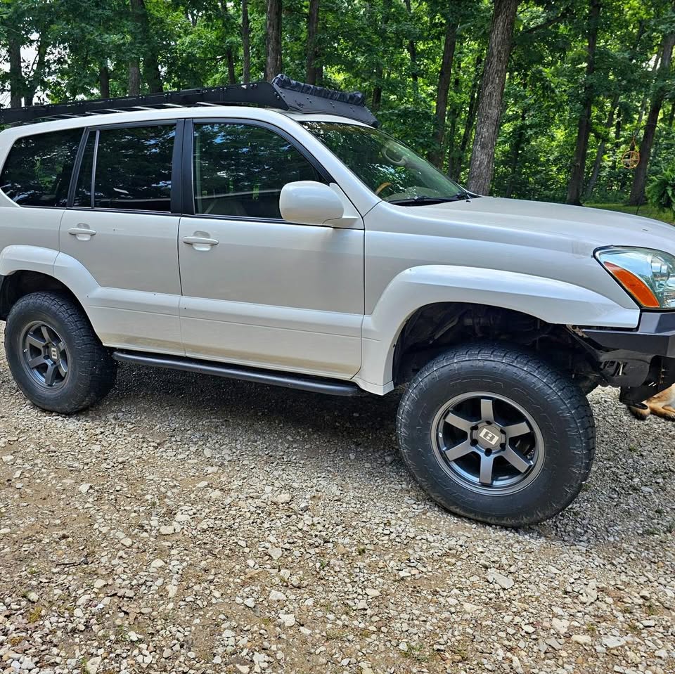 Used 2004 Lexus GX 470 AWD/4WD image 2