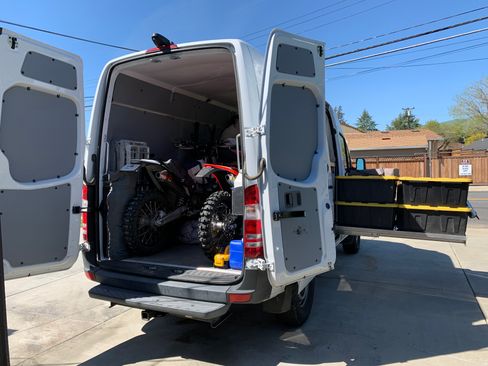 Used 2017 Mercedes-Benz Sprinter 2500 image 2