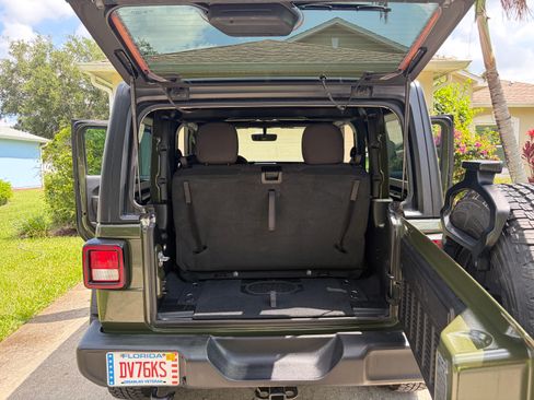 Used 2022 Jeep Wrangler Sport AWD/4WD image 10