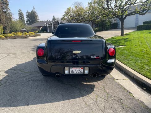 Used 2004 Chevrolet SSR w/ Preferred Equipment Group image 5