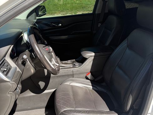 Used 2018 GMC Acadia SLT AWD/4WD image 8