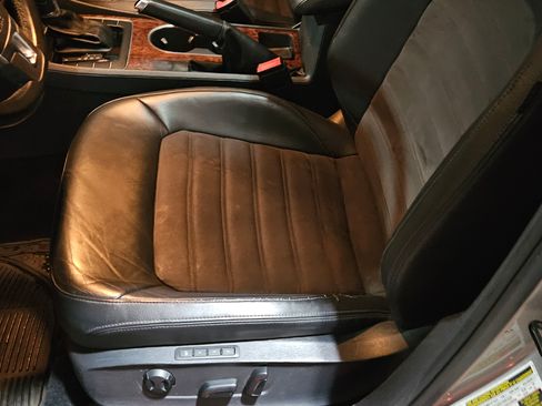 Used 2013 Volkswagen Passat TDI SEL Premium image 13