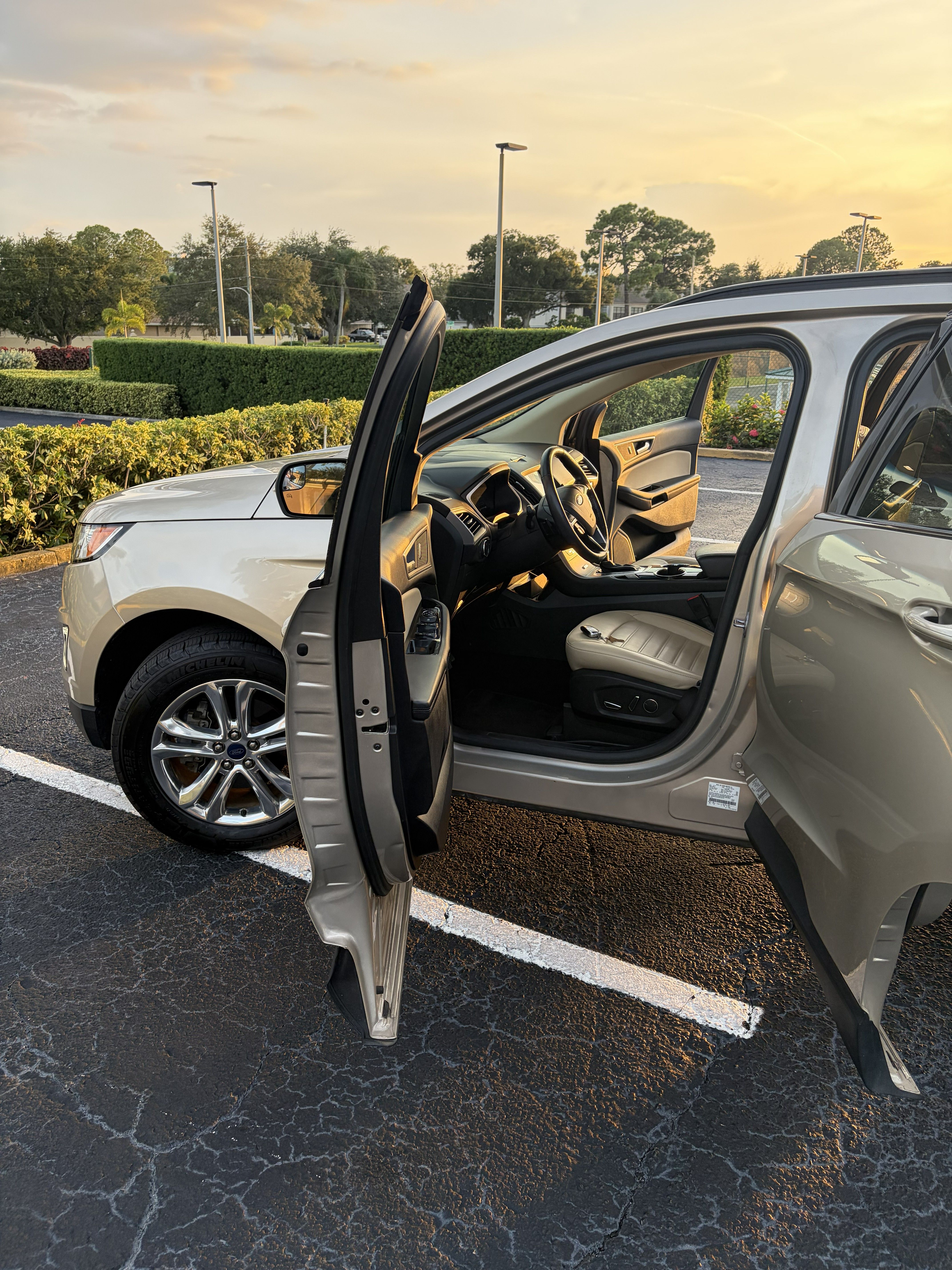 Used 2018 Ford Edge SEL w/ Equipment Group 201A FWD image 9