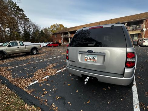 Used 2010 Ford Explorer XLT image 13