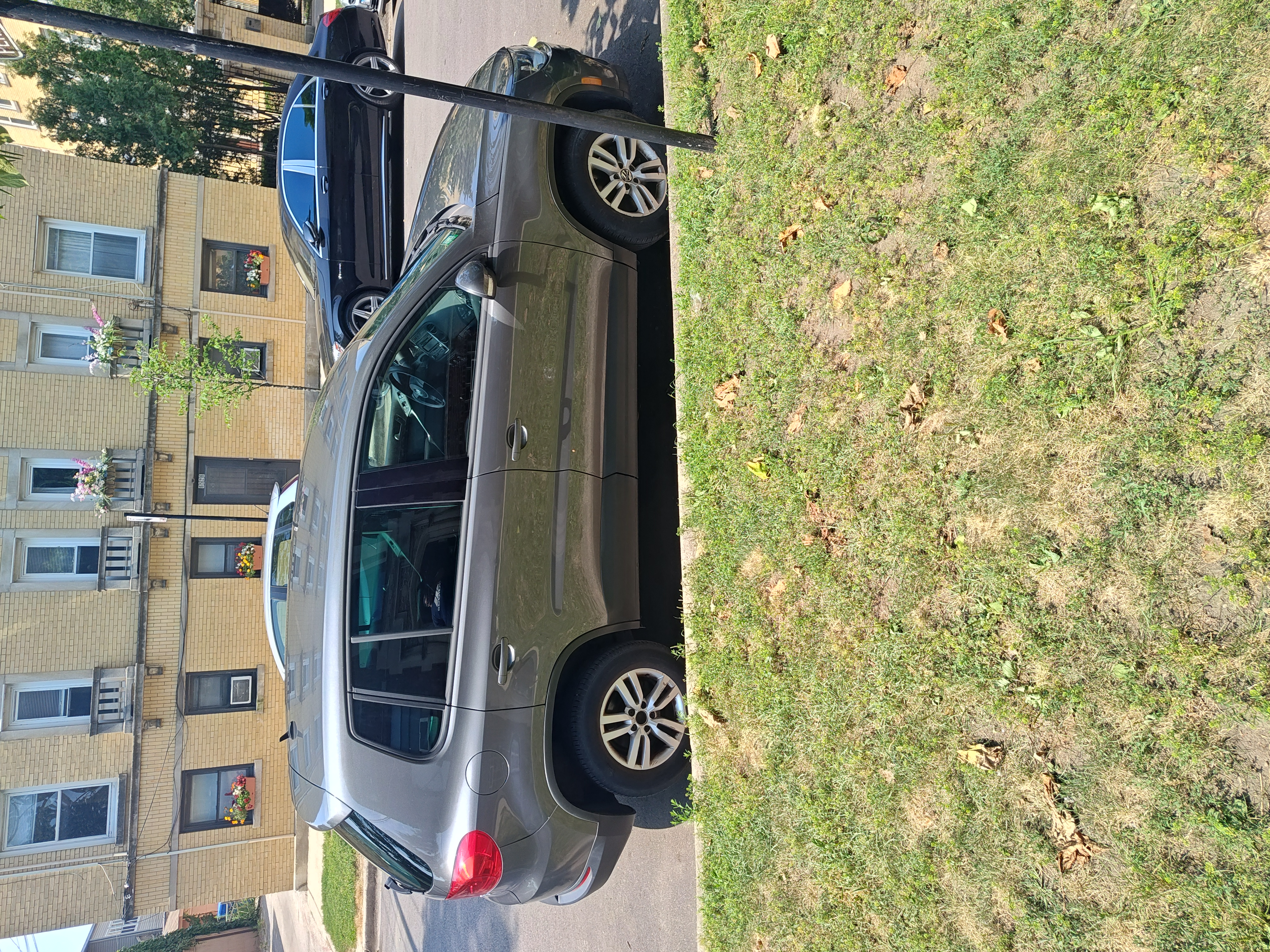 Used 2012 Volkswagen Tiguan LE FWD image 7