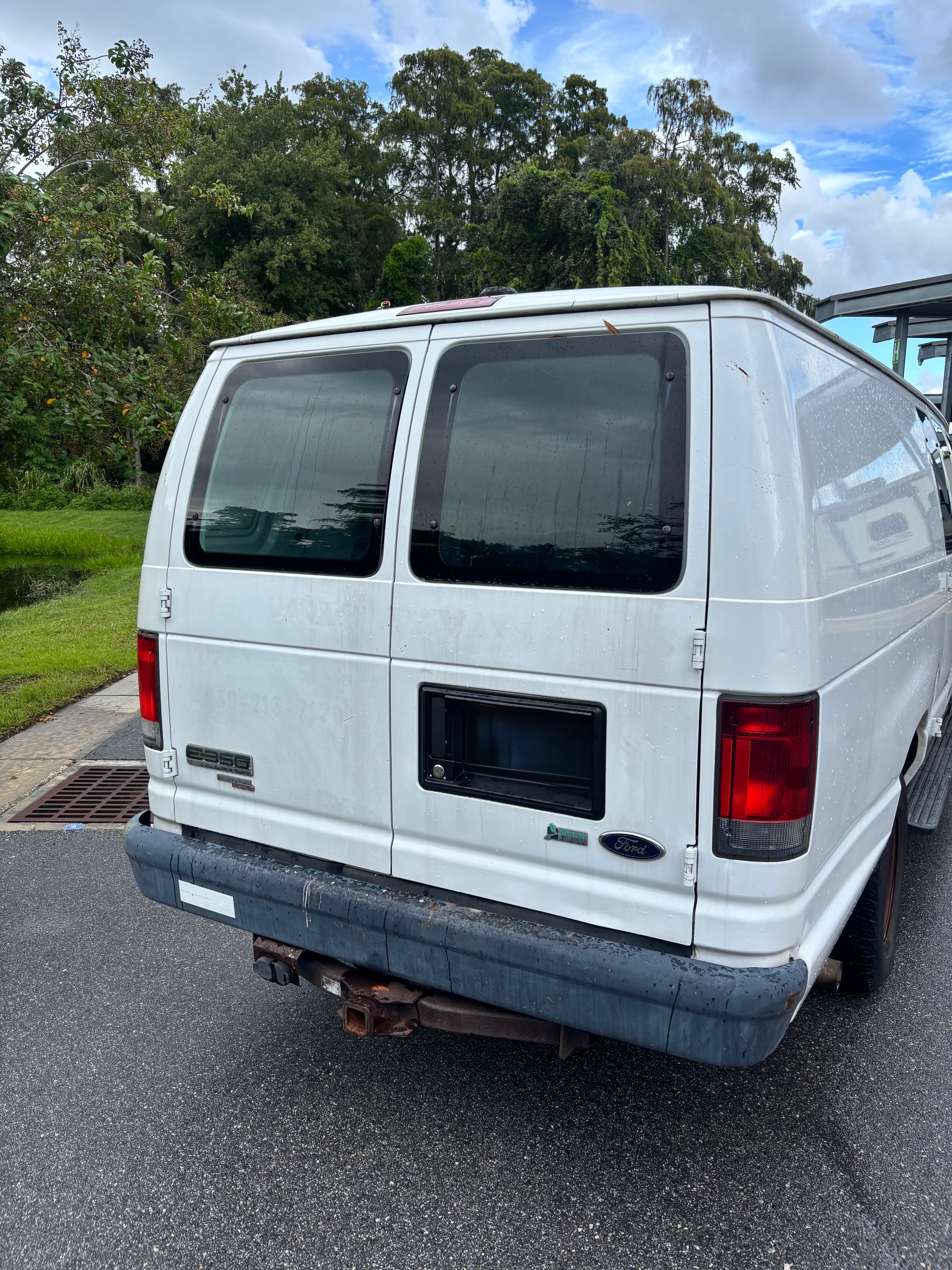 Used 2014 Ford E-350 and Econoline 350 Extended Super Duty RWD image 5