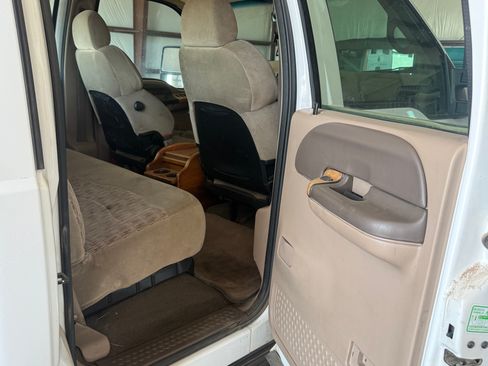 Used 1999 Ford F550 176 WB image 24