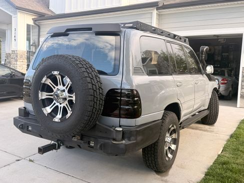Used 1999 Toyota Land Cruiser w/ Leather Trim Pkg AWD/4WD image 9