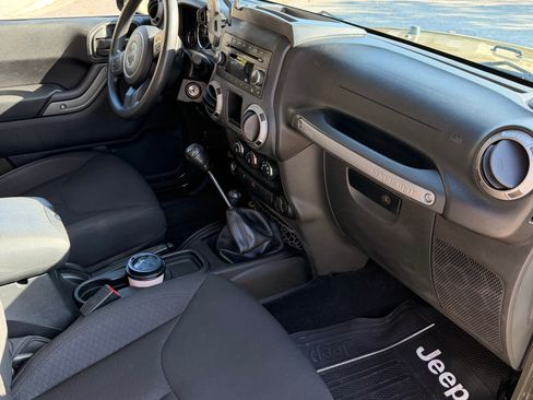 Used 2015 Jeep Wrangler Sport image 6