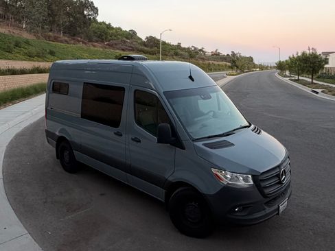 Used 2021 Mercedes-Benz Sprinter 2500 image 9