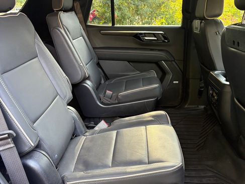 Used 2025 Chevrolet Tahoe Premier AWD/4WD image 10