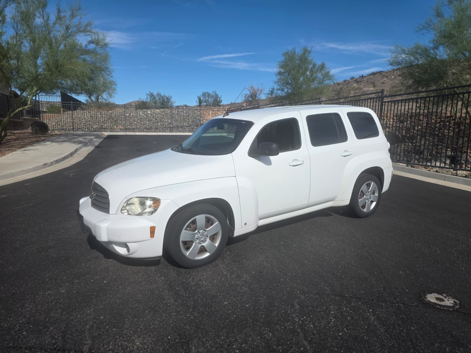 Used 2010 Chevrolet HHR LS FWD image 9