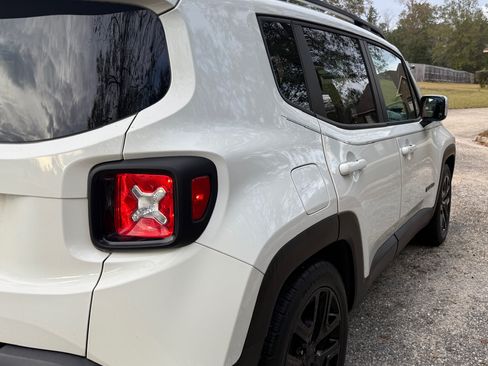 Used 2018 Jeep Renegade Altitude image 4