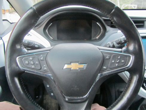 Used 2021 Chevrolet Bolt Premier w/ Infotainment Package image 10