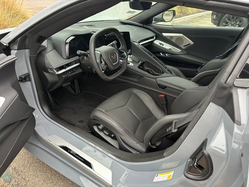 Used 2025 Chevrolet Corvette Stingray Preferred Conv w/ 2LT image 7