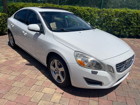 Used 2012 Volvo S60 T5 image 1