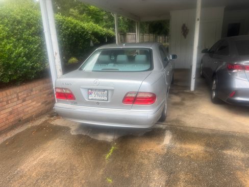 Used 2001 Mercedes-Benz E 320 Sedan image 5