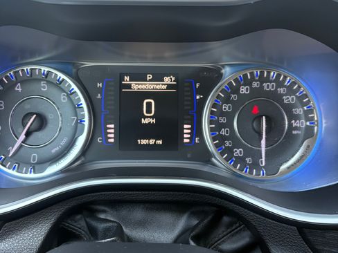 Used 2015 Chrysler 200 Limited w/ Convenience Group FWD image 10
