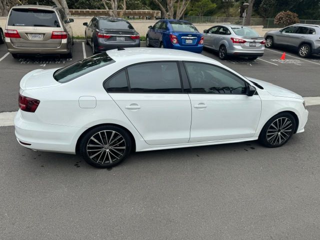 Used 2016 Volkswagen Jetta Sport w/ Lighting Package FWD image 2