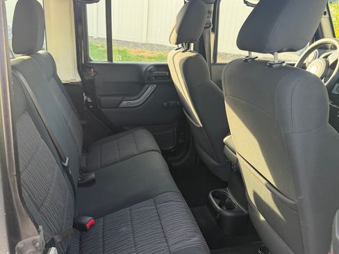 Used 2012 Jeep Wrangler Unlimited Sport AWD/4WD image 7