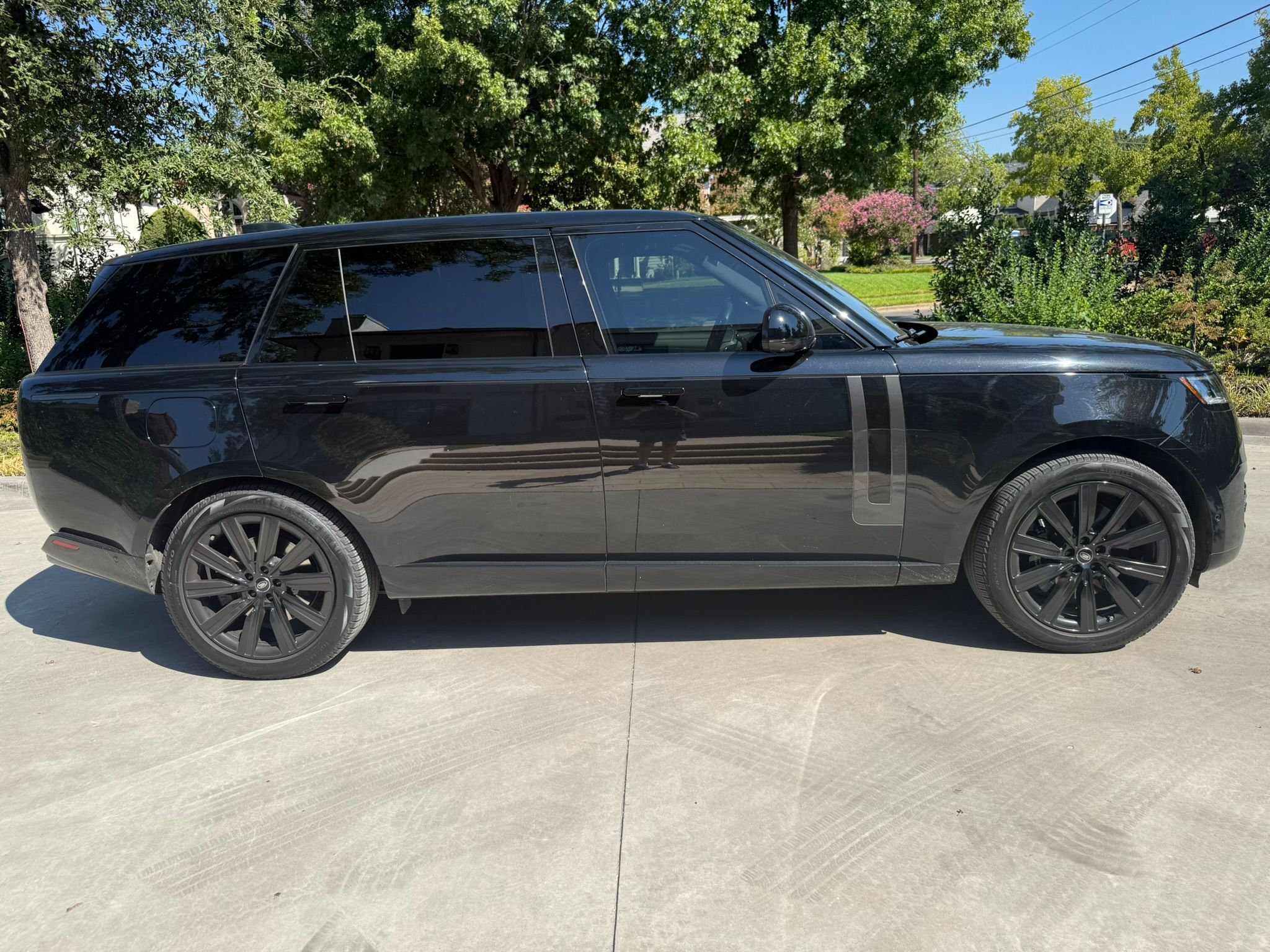 Used 2023 Land Rover Range Rover Long Wheelbase SE AWD/4WD image 2