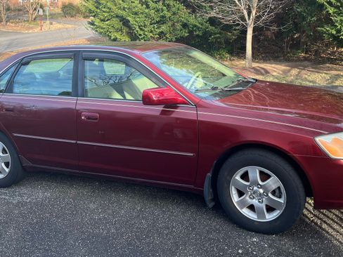Used 2001 Toyota Avalon XL image 1