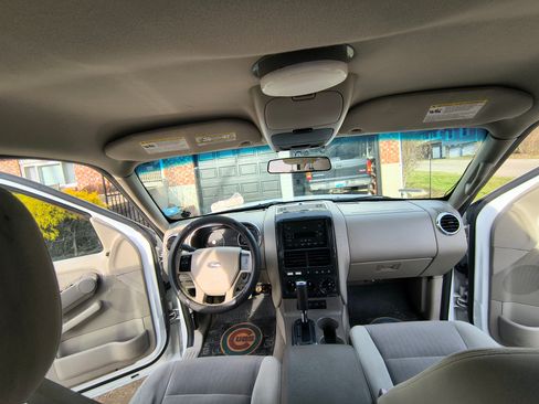 Used 2007 Ford Explorer XLT image 23