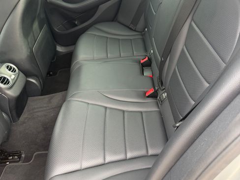 Used 2020 Mercedes-Benz C 300 Sedan image 9