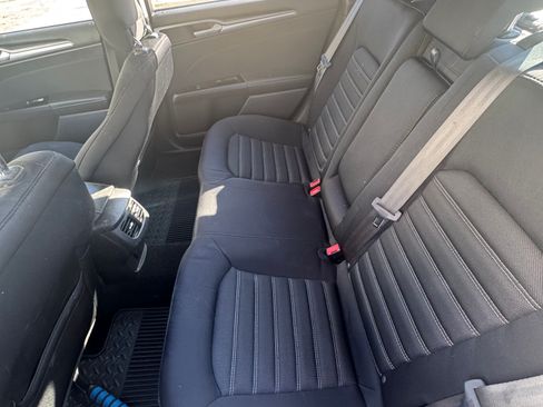 Used 2015 Ford Fusion SE image 9